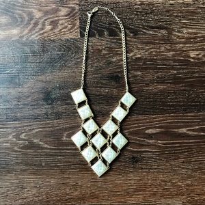 💥4/$25💥Beautiful Sparkle Grey Statement Necklace